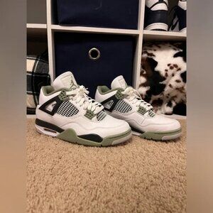 Jordan 4 Retro Seafoam Women’s size 8